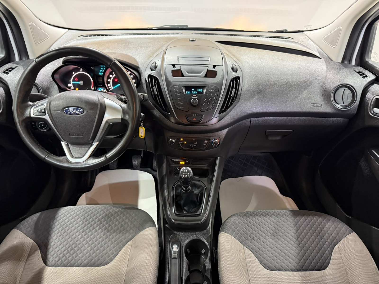 2021 Dizel Manuel Ford Tourneo Courier Beyaz Gürel Tasarım Aksesuar Otomotiv San. Tic. Ltd. Şti.