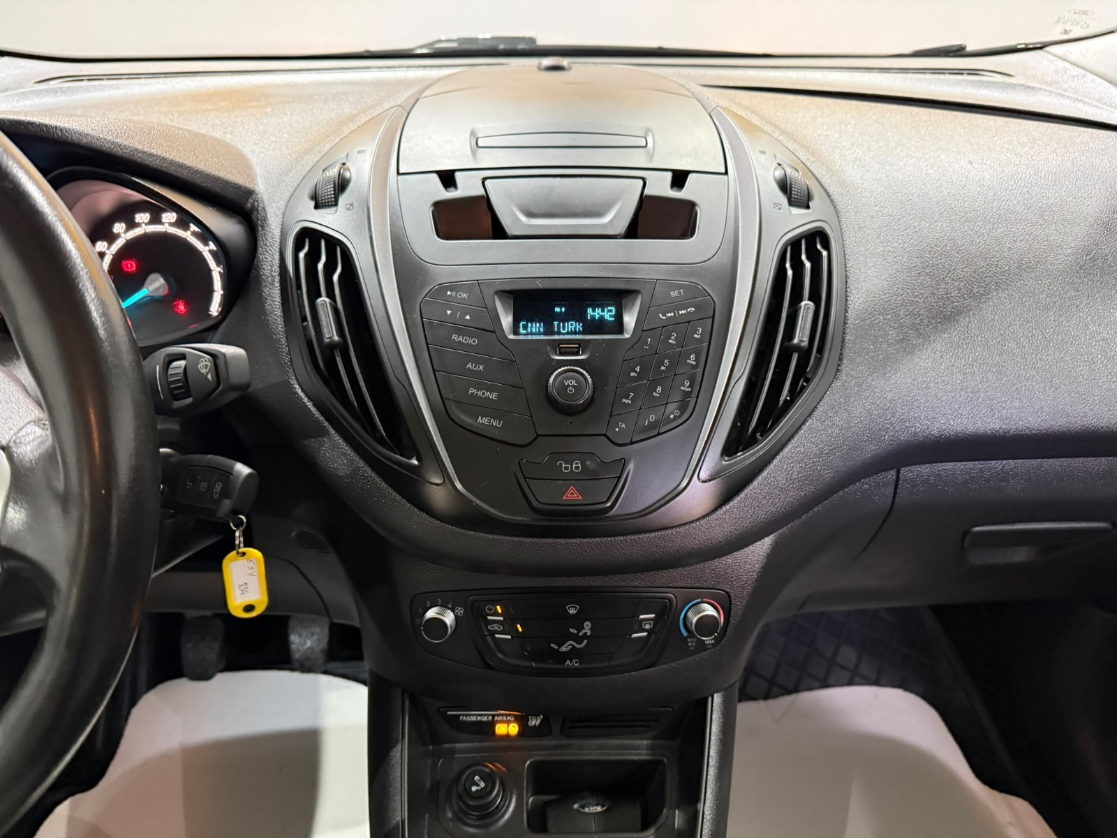2021 Dizel Manuel Ford Tourneo Courier Beyaz Gürel Tasarım Aksesuar Otomotiv San. Tic. Ltd. Şti.