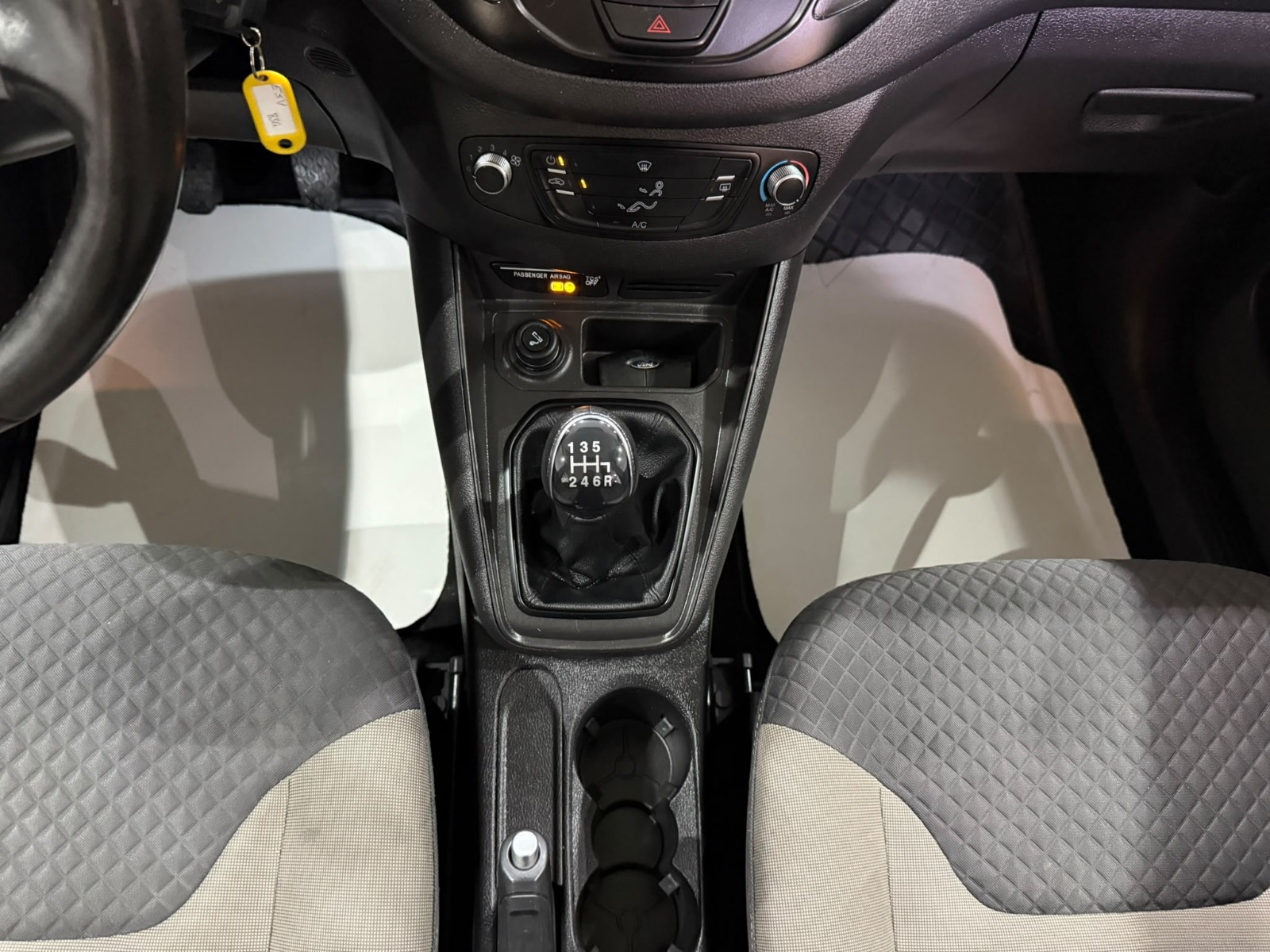 2021 Dizel Manuel Ford Tourneo Courier Beyaz Gürel Tasarım Aksesuar Otomotiv San. Tic. Ltd. Şti.