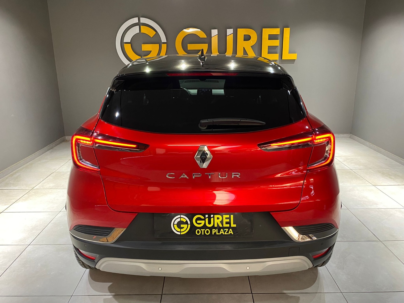 2022 MHEV Otomatik Renault Captur Kırmızı Gürel Tasarım Aksesuar Otomotiv San. Tic. Ltd. Şti.