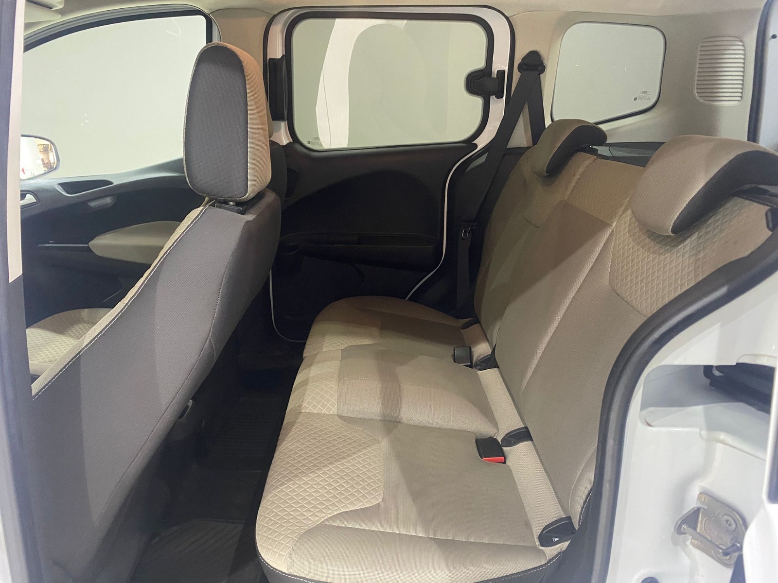 2023 Benzin Manuel Ford Tourneo Courier Beyaz Gürel Tasarım Aksesuar Otomotiv San. Tic. Ltd. Şti.