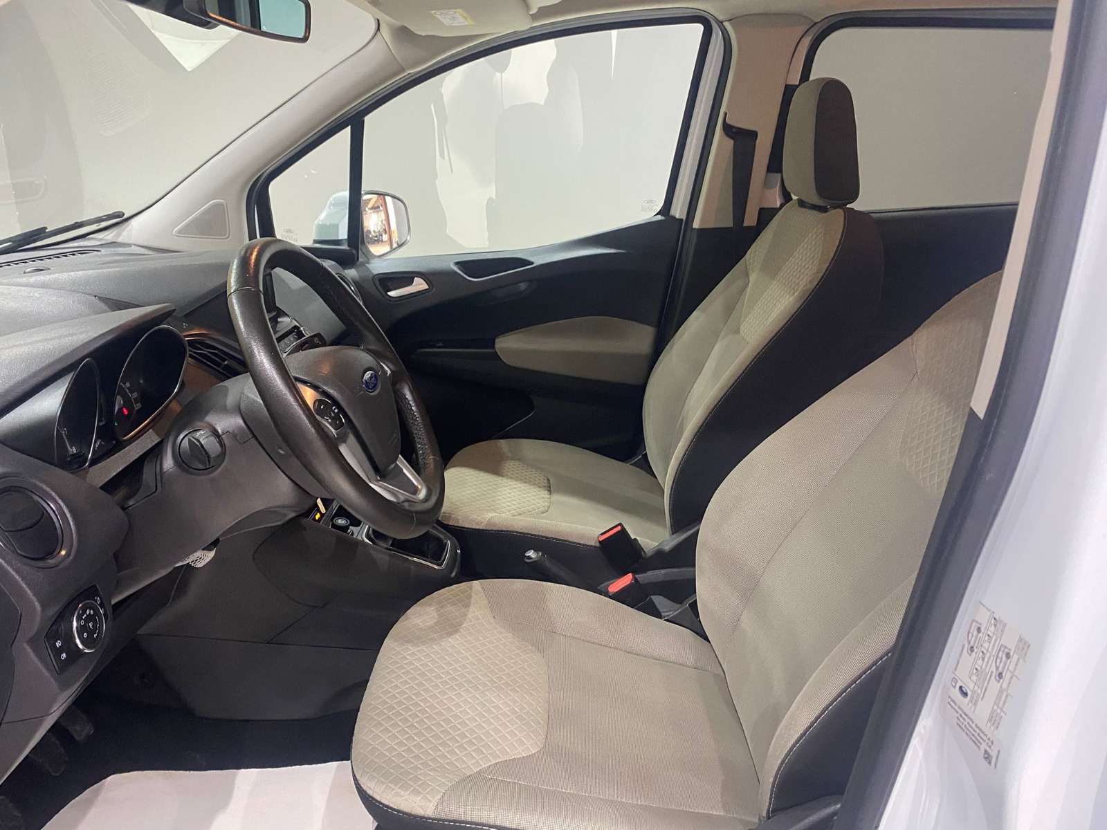 2023 Benzin Manuel Ford Tourneo Courier Beyaz Gürel Tasarım Aksesuar Otomotiv San. Tic. Ltd. Şti.