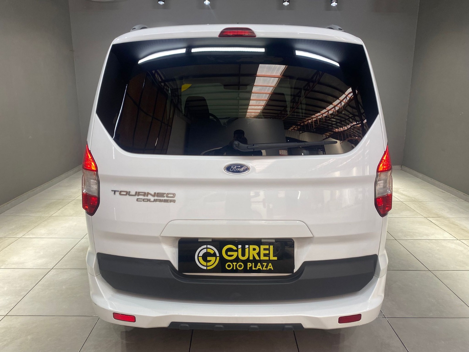 2023 Benzin Manuel Ford Tourneo Courier Beyaz Gürel Tasarım Aksesuar Otomotiv San. Tic. Ltd. Şti.