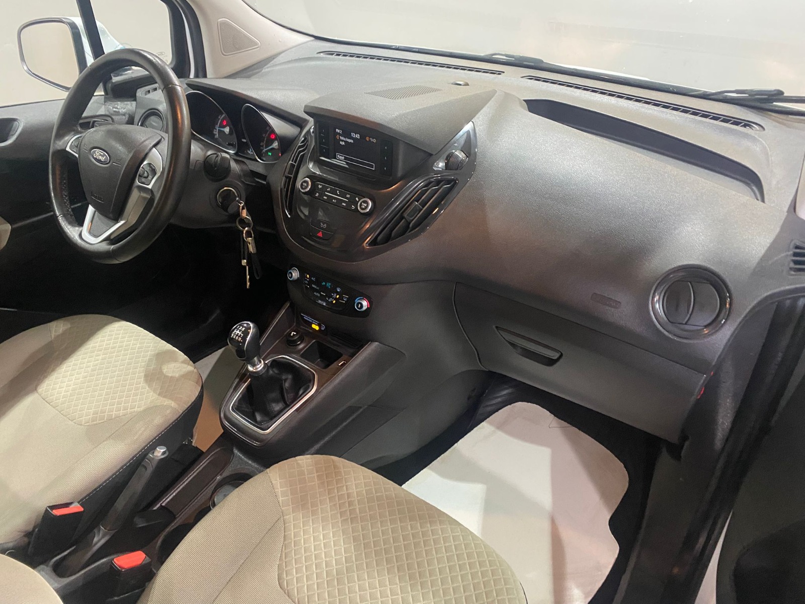 2023 Benzin Manuel Ford Tourneo Courier Beyaz Gürel Tasarım Aksesuar Otomotiv San. Tic. Ltd. Şti.