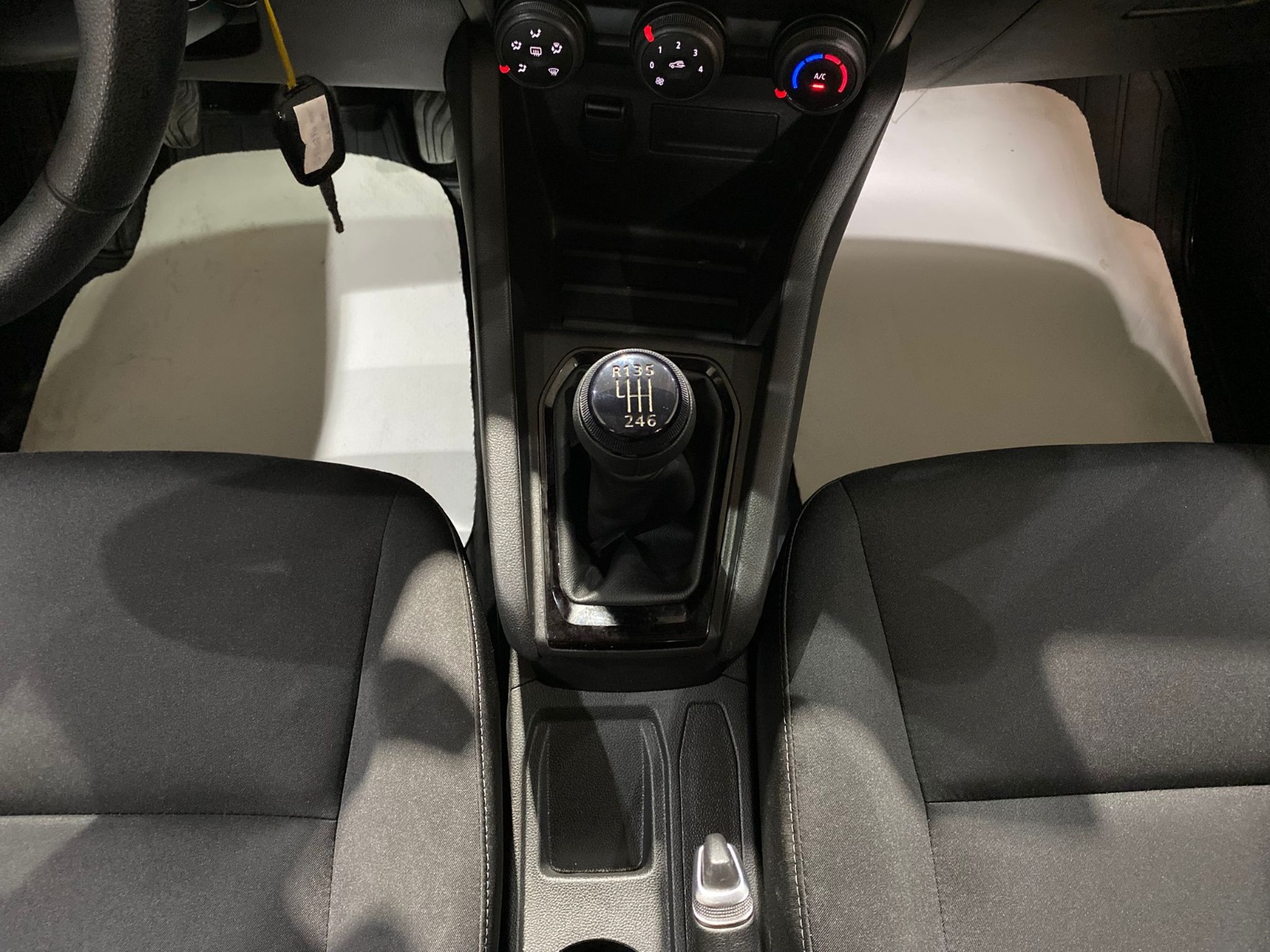 2023 Benzin Manuel Renault Clio Gri Gürel Tasarım Aksesuar Otomotiv San. Tic. Ltd. Şti.
