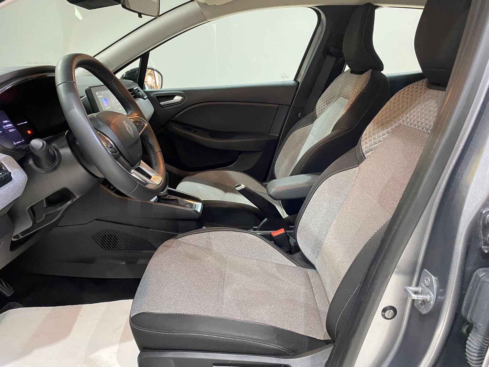 2024 Benzin Otomatik Renault Clio Gri Gürel Tasarım Aksesuar Otomotiv San. Tic. Ltd. Şti.
