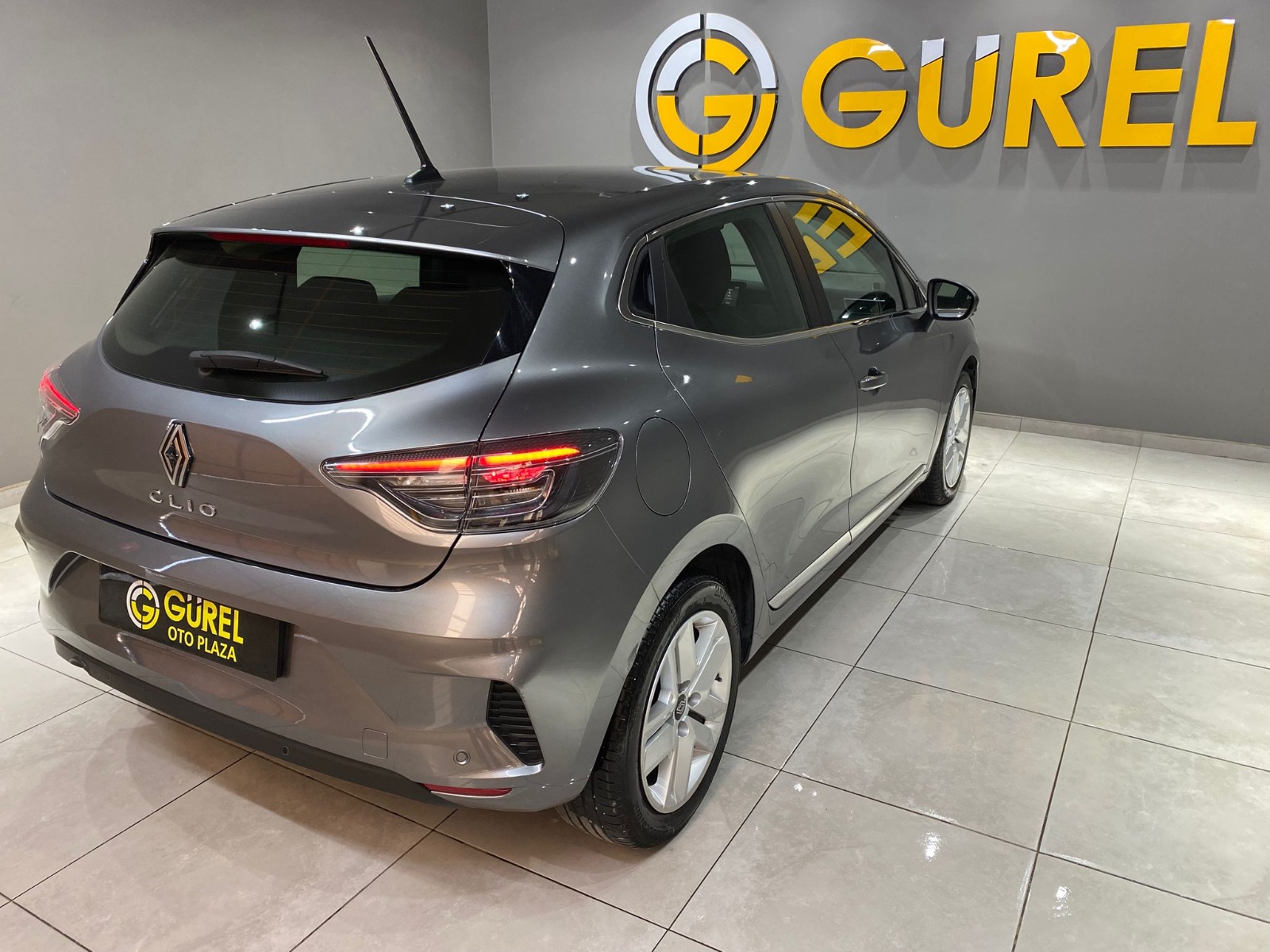 2024 Benzin Otomatik Renault Clio Gri Gürel Tasarım Aksesuar Otomotiv San. Tic. Ltd. Şti.