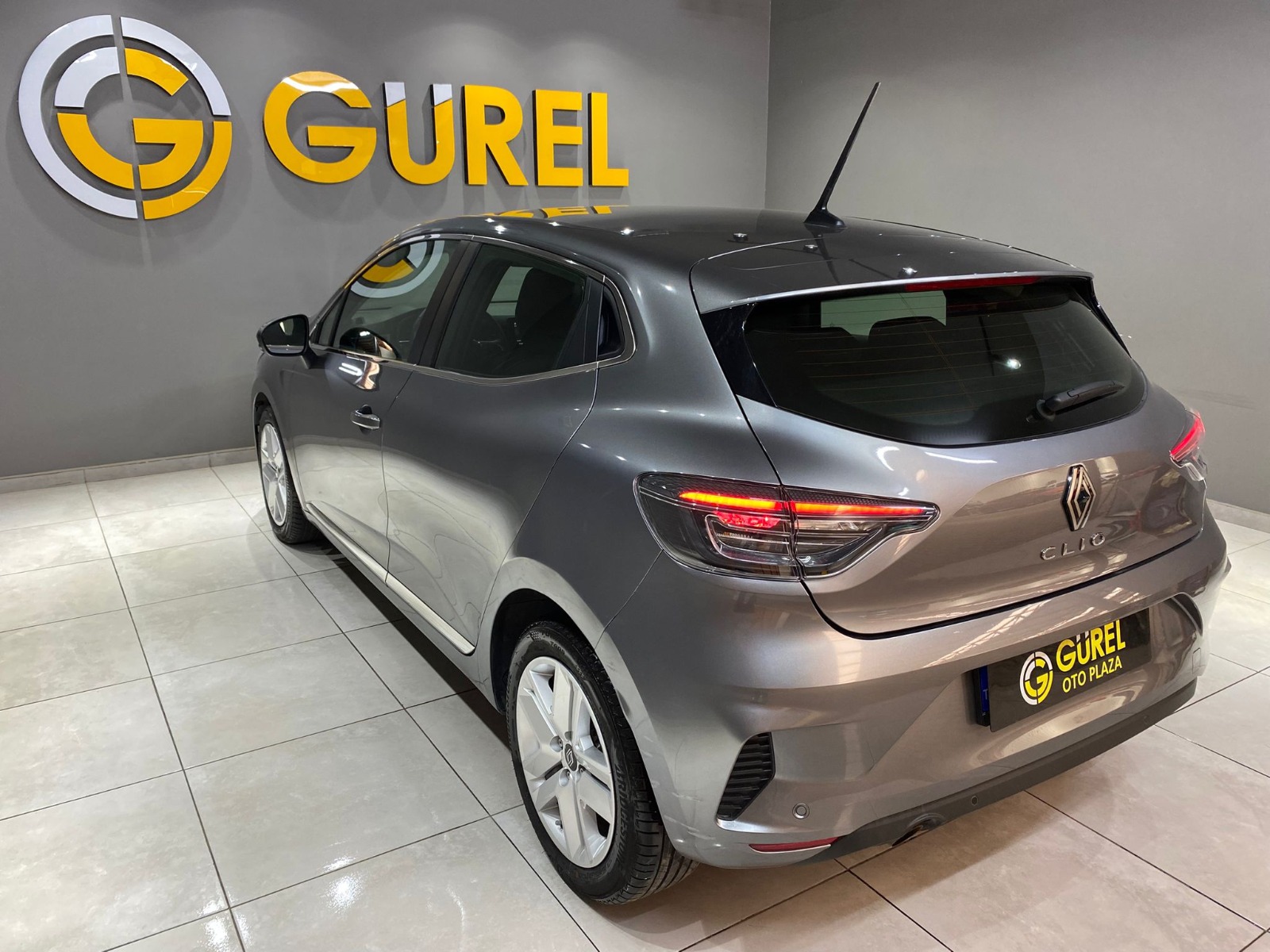2024 Benzin Otomatik Renault Clio Gri Gürel Tasarım Aksesuar Otomotiv San. Tic. Ltd. Şti.