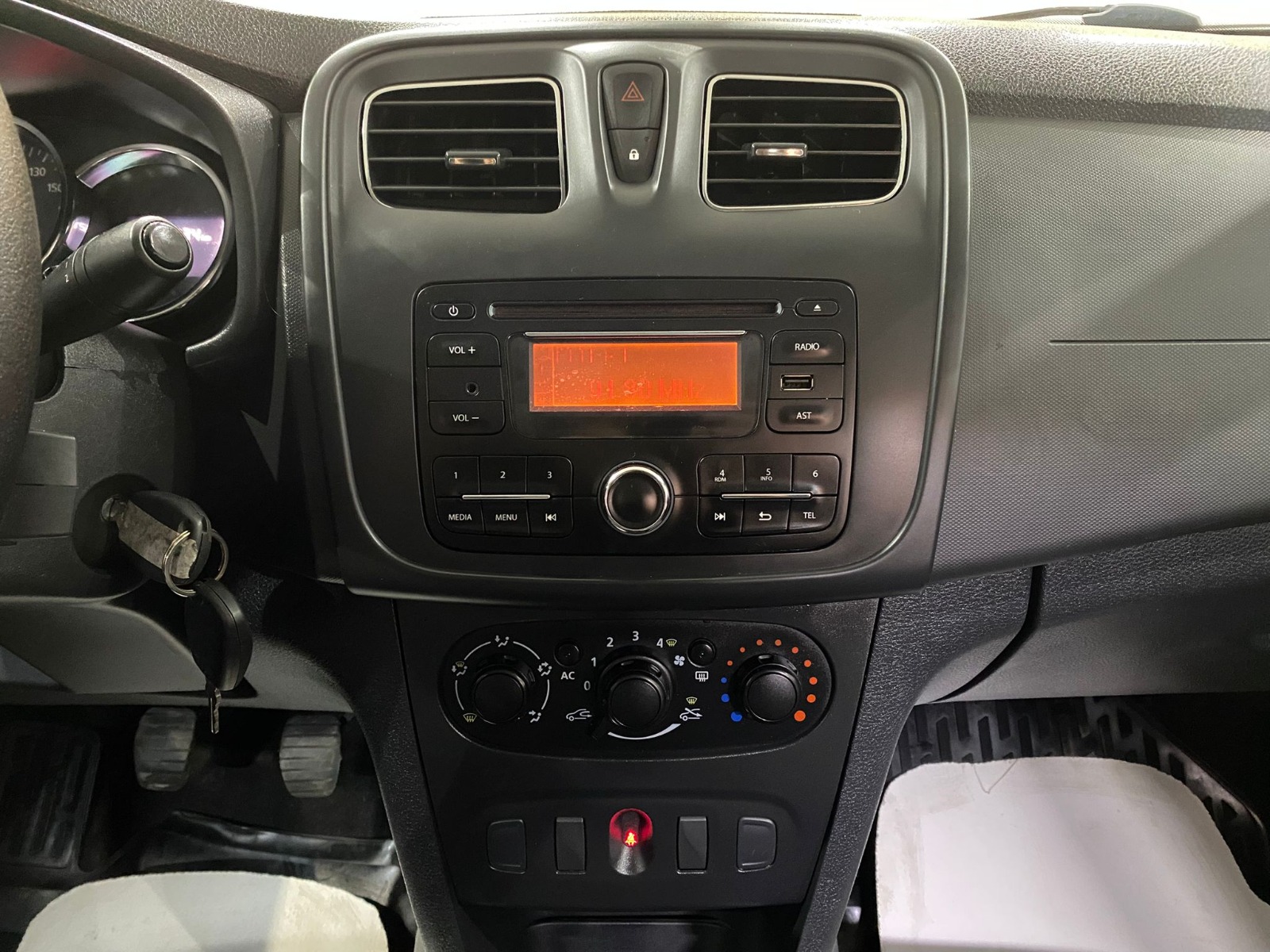 2014 Benzin + LPG Manuel Renault Symbol Beyaz Gürel Tasarım Aksesuar Otomotiv San. Tic. Ltd. Şti.