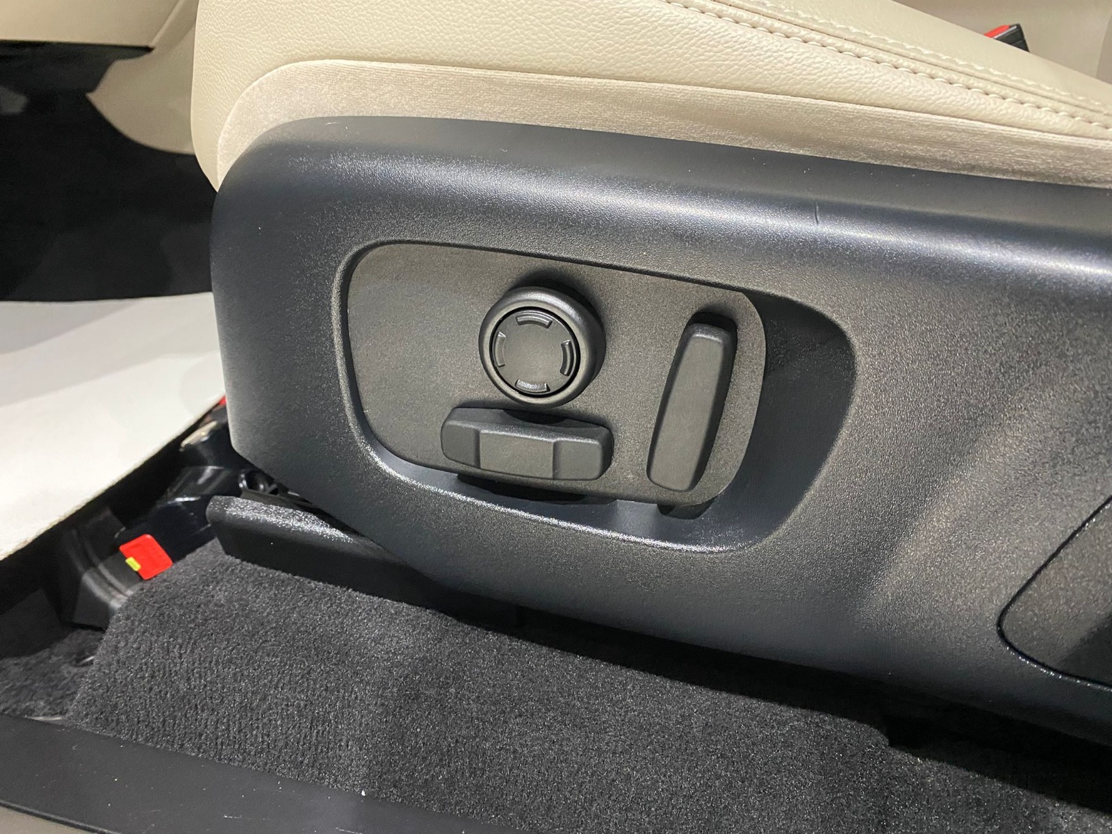 2019 Dizel Otomatik Land Rover Range Rover Velar Beyaz Gürel Tasarım Aksesuar Otomotiv San. Tic. Ltd. Şti.