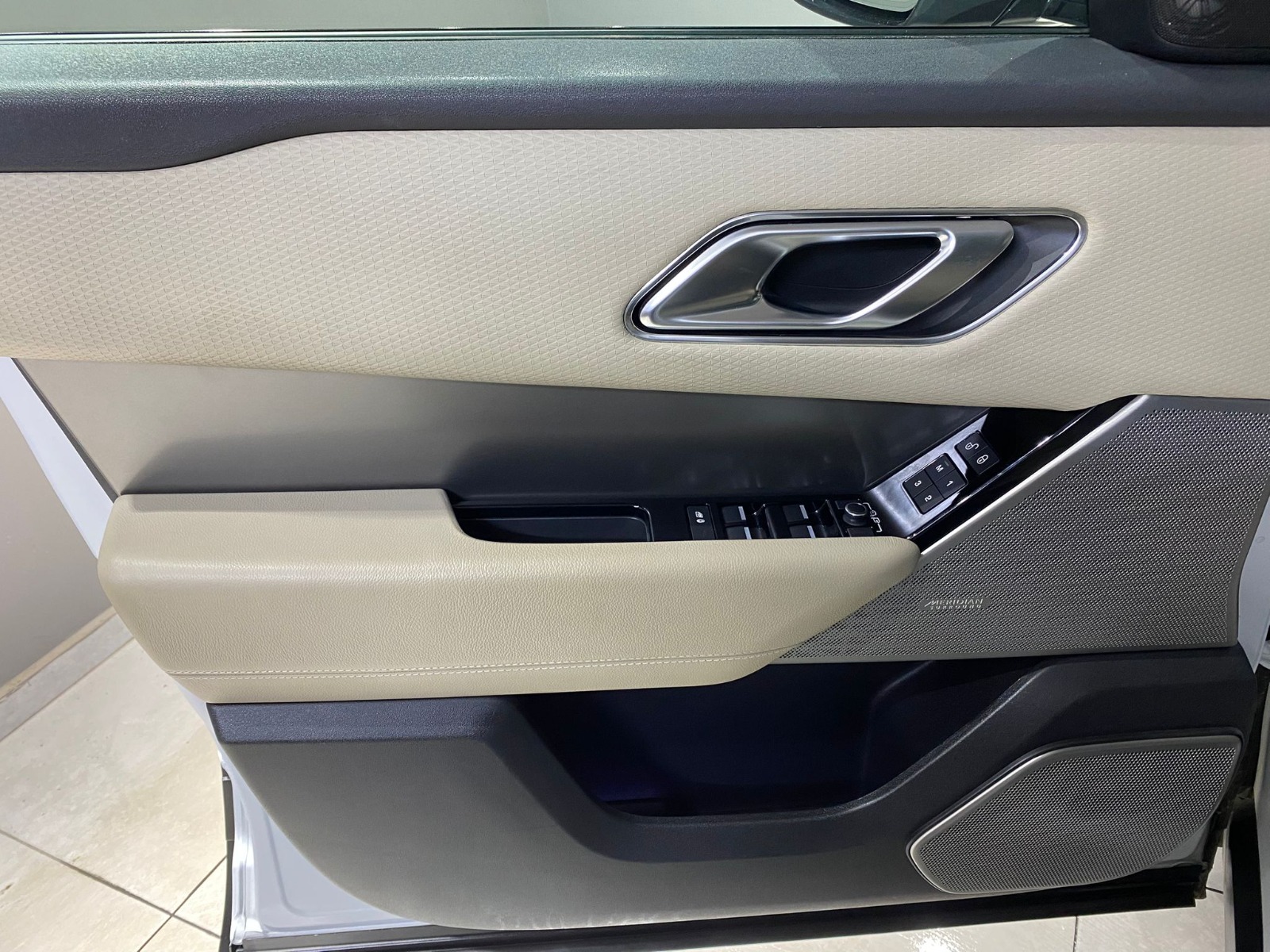 2019 Dizel Otomatik Land Rover Range Rover Velar Beyaz Gürel Tasarım Aksesuar Otomotiv San. Tic. Ltd. Şti.