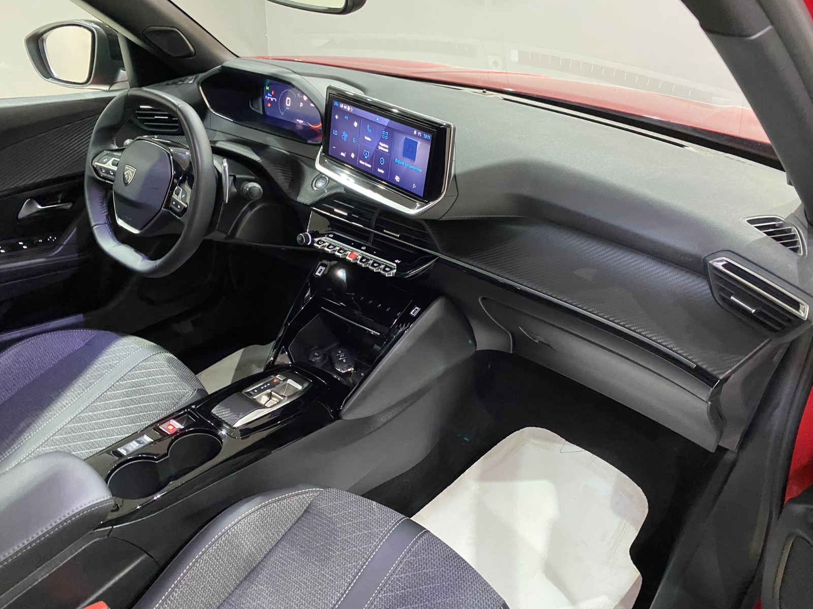2024 Benzin Otomatik Peugeot 2008 Kırmızı Gürel Tasarım Aksesuar Otomotiv San. Tic. Ltd. Şti.