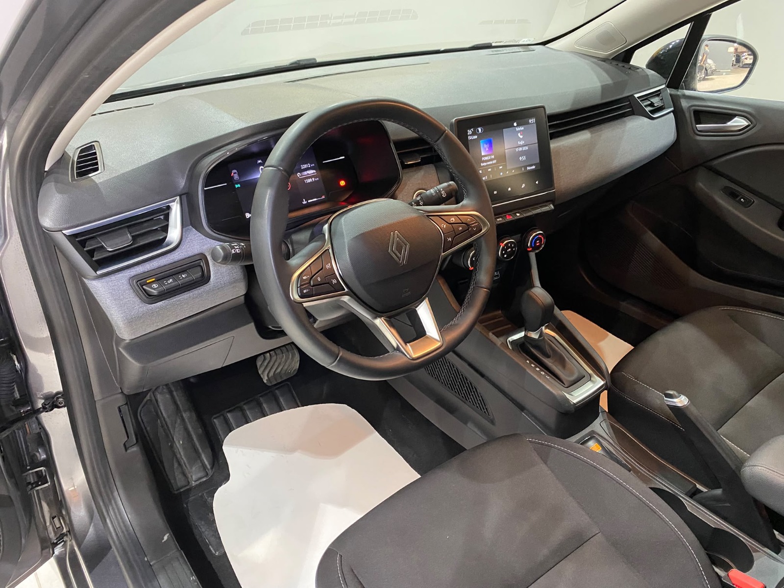 2025 Benzin Otomatik Renault Clio Beyaz Gürel Tasarım Aksesuar Otomotiv San. Tic. Ltd. Şti.