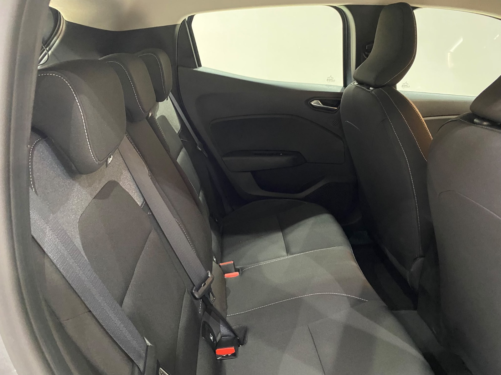 2025 Benzin Otomatik Renault Clio Beyaz Gürel Tasarım Aksesuar Otomotiv San. Tic. Ltd. Şti.