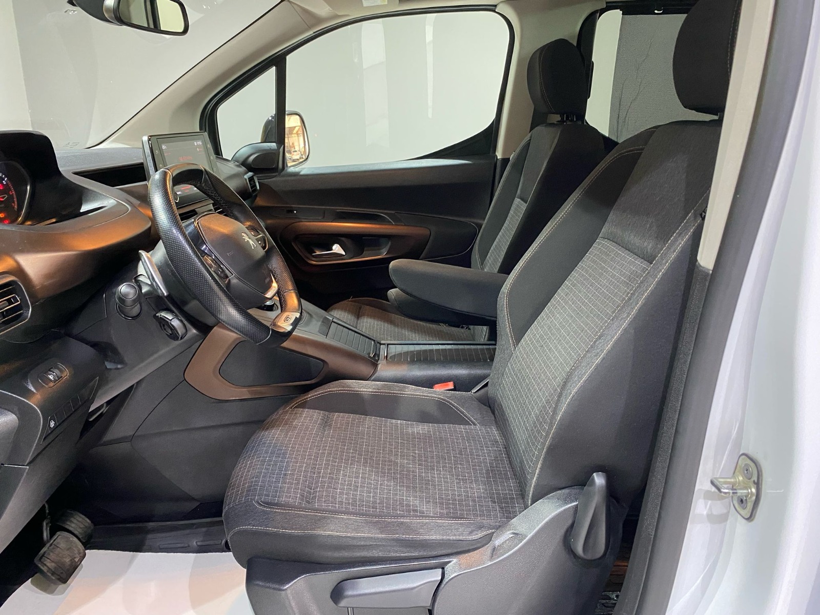 2022 Dizel Otomatik Peugeot Rifter Beyaz Gürel Tasarım Aksesuar Otomotiv San. Tic. Ltd. Şti.