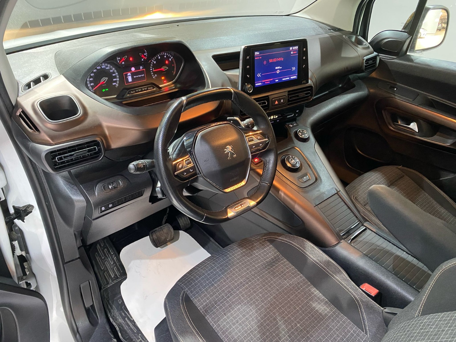 2022 Dizel Otomatik Peugeot Rifter Beyaz Gürel Tasarım Aksesuar Otomotiv San. Tic. Ltd. Şti.