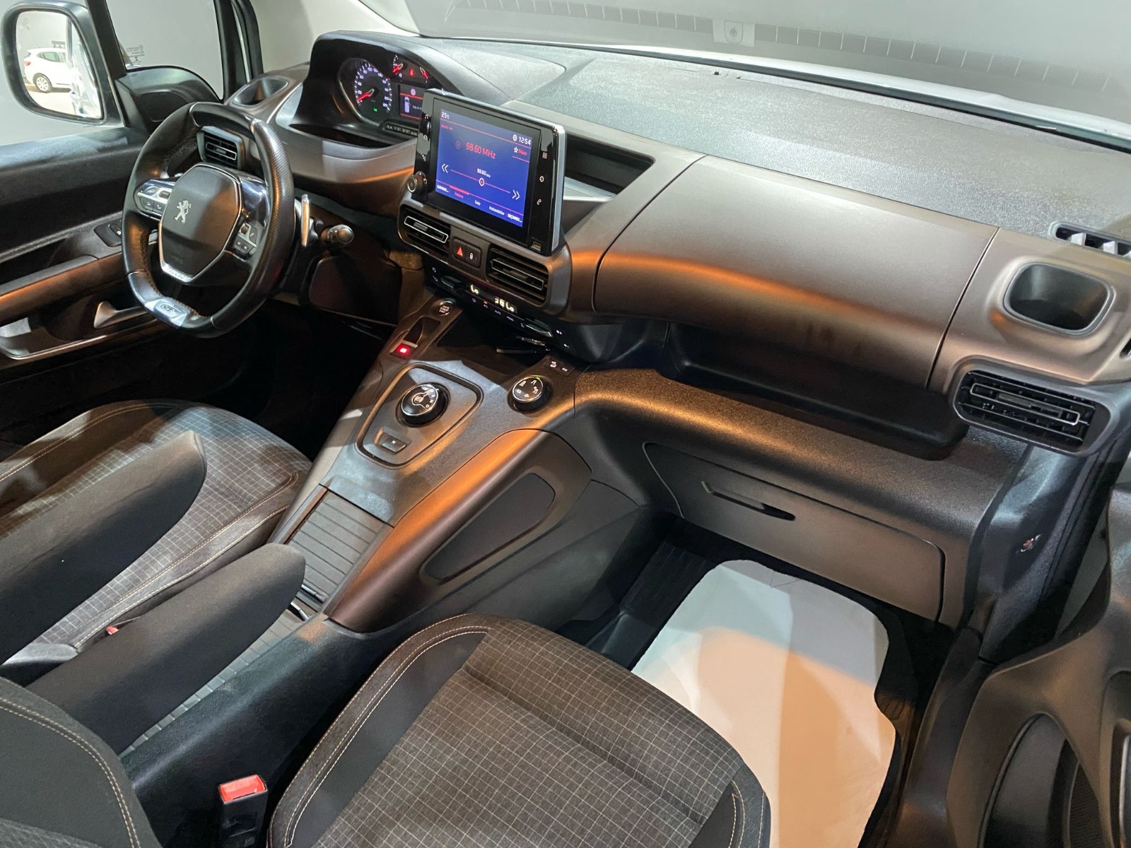 2022 Dizel Otomatik Peugeot Rifter Beyaz Gürel Tasarım Aksesuar Otomotiv San. Tic. Ltd. Şti.