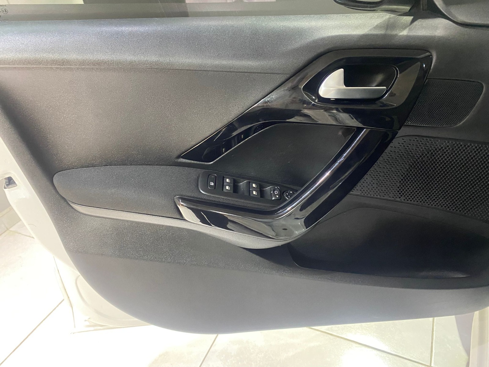 2019 Benzin Manuel Peugeot 208 Beyaz Gürel Tasarım Aksesuar Otomotiv San. Tic. Ltd. Şti.