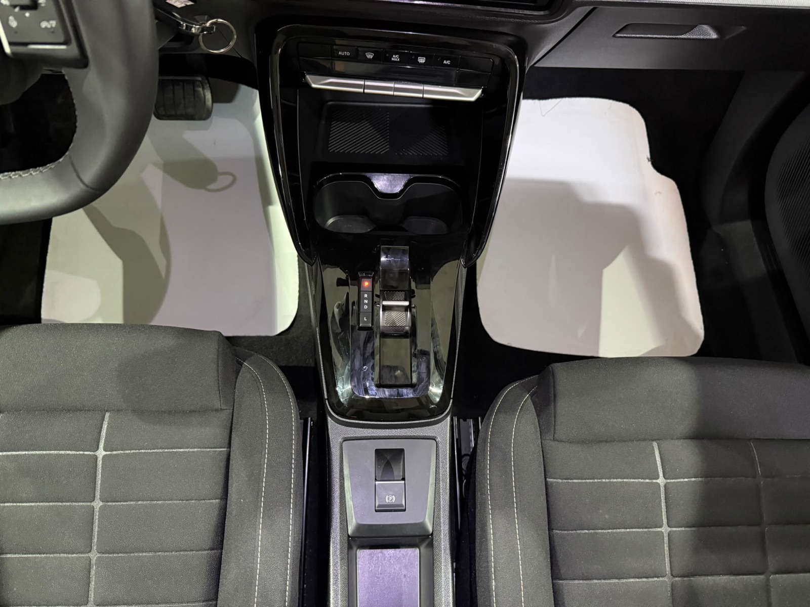 2026 Hybrid Otomatik Citroen C3 AirCross Yeşil Gürel Tasarım Aksesuar Otomotiv San. Tic. Ltd. Şti.