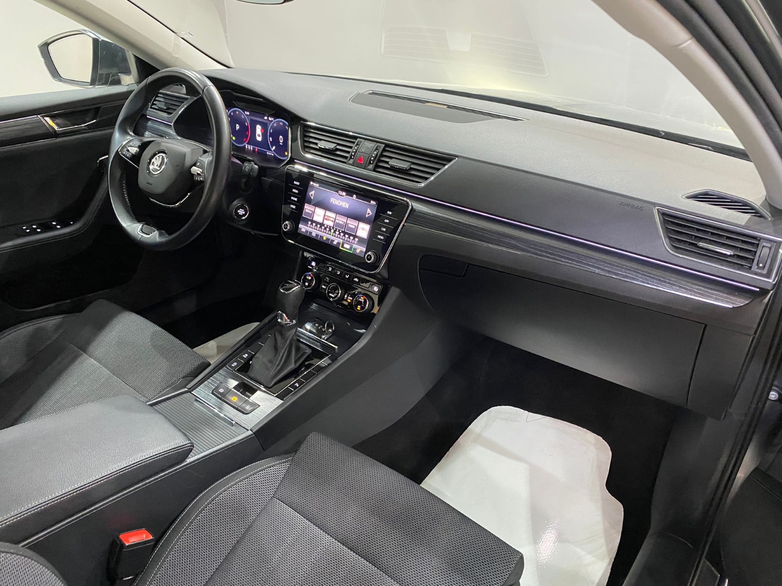 2023 Benzin Otomatik Skoda Superb Gri Gürel Tasarım Aksesuar Otomotiv San. Tic. Ltd. Şti.