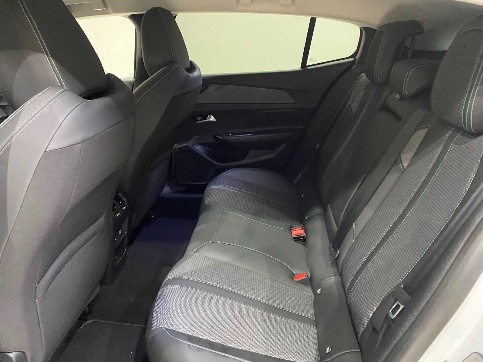 2025 Benzin Otomatik Peugeot 408 Beyaz Gürel Tasarım Aksesuar Otomotiv San. Tic. Ltd. Şti.