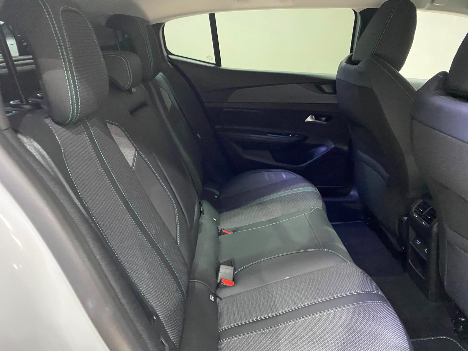 2025 Benzin Otomatik Peugeot 408 Beyaz Gürel Tasarım Aksesuar Otomotiv San. Tic. Ltd. Şti.