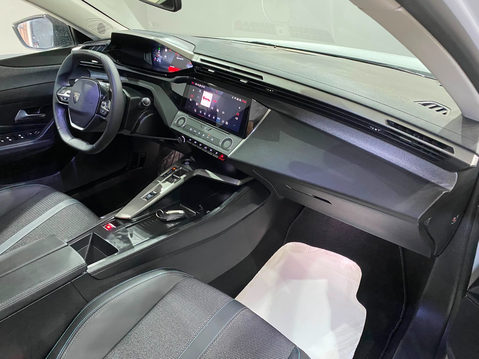 2025 Benzin Otomatik Peugeot 408 Beyaz Gürel Tasarım Aksesuar Otomotiv San. Tic. Ltd. Şti.