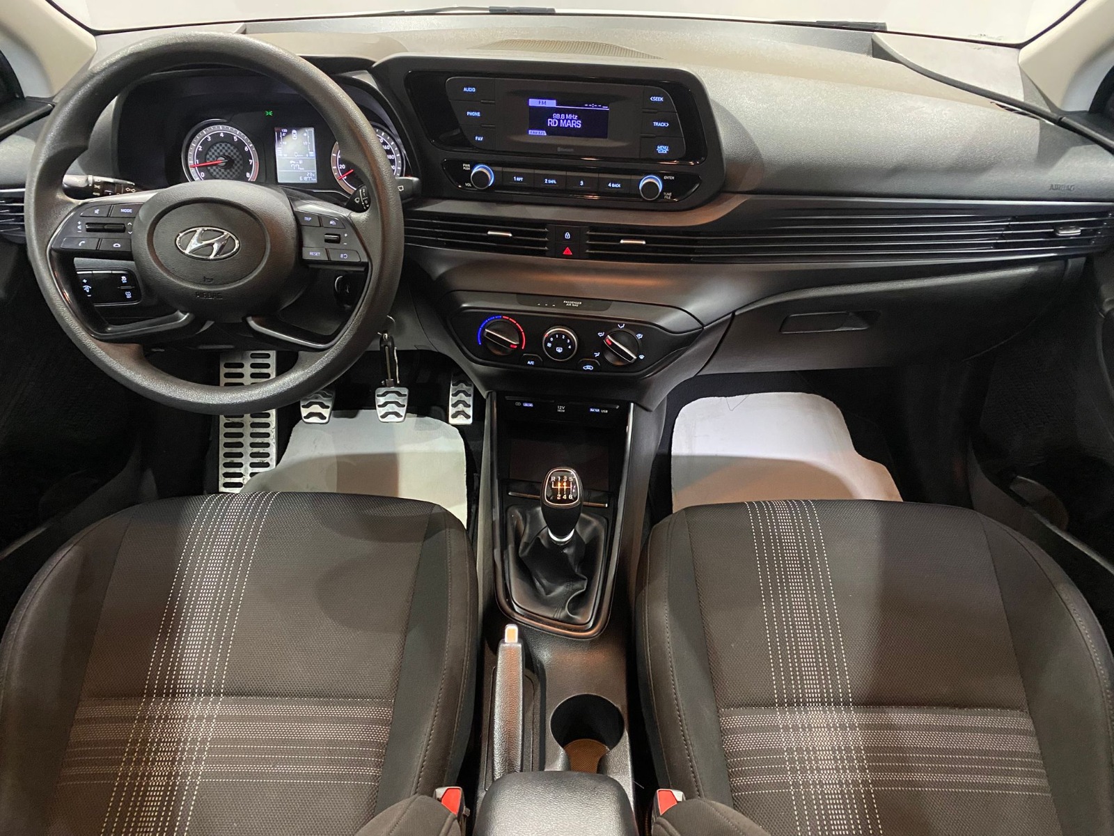 TaksitliOto.Net | 2.El Hyundai Bayon SUV 1.4 MPI Jump | Manuel & Benzin | Beyaz | İzmir.2el 2022 Benzin Manuel Hyundai Bayon Beyaz Gürel Tasarım Aksesuar Otomotiv San. Tic. Ltd. Şti.