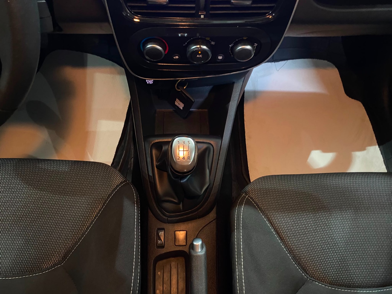 2020 Benzin Manuel Renault Clio Beyaz Gürel Tasarım Aksesuar Otomotiv San. Tic. Ltd. Şti.