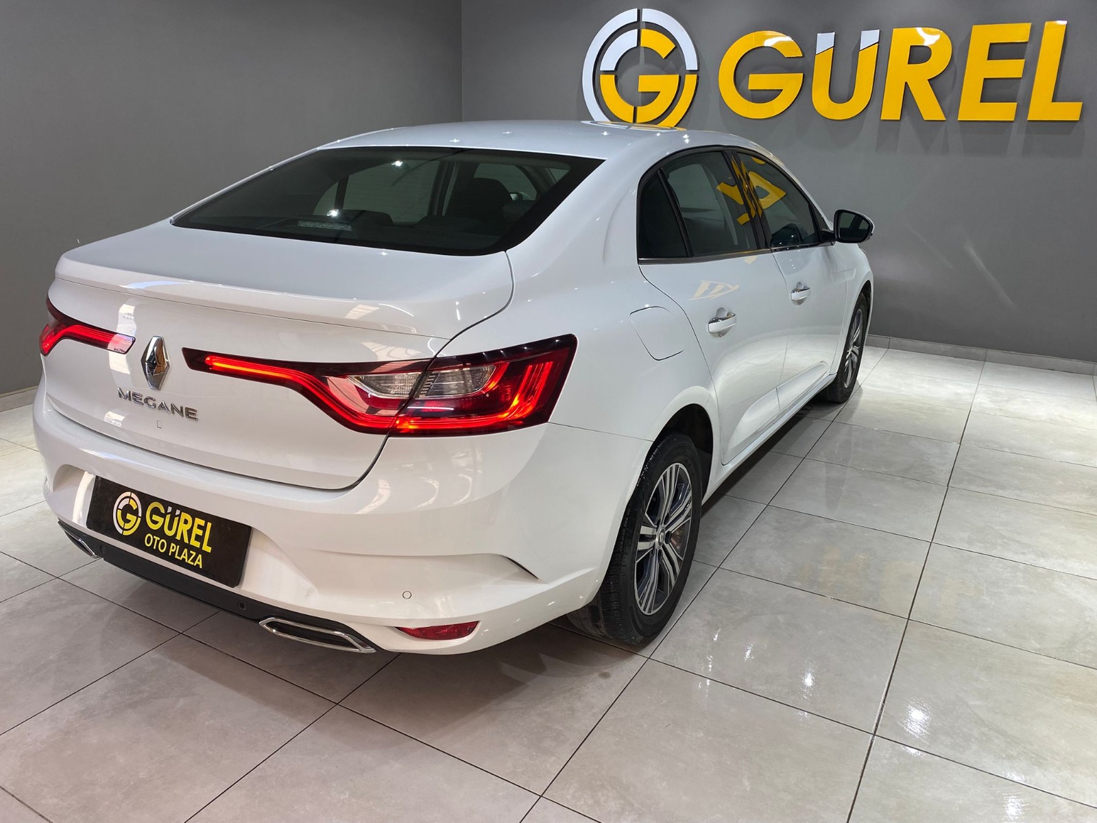 2023 Benzin Otomatik Renault Megane Beyaz Gürel Tasarım Aksesuar Otomotiv San. Tic. Ltd. Şti.