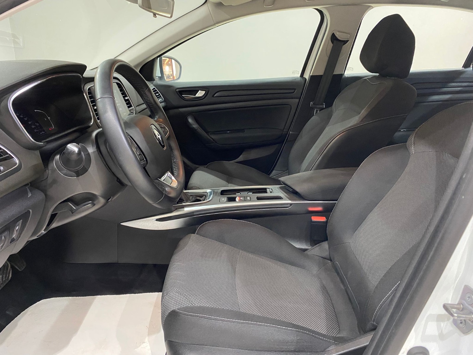 2023 Benzin Otomatik Renault Megane Beyaz Gürel Tasarım Aksesuar Otomotiv San. Tic. Ltd. Şti.
