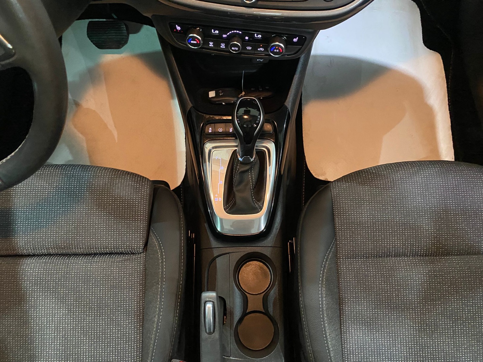 2023 Benzin Otomatik Opel Crossland Beyaz Gürel Tasarım Aksesuar Otomotiv San. Tic. Ltd. Şti.