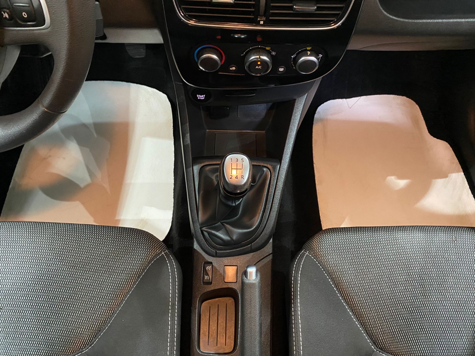 2020 Benzin Manuel Renault Clio Beyaz Gürel Tasarım Aksesuar Otomotiv San. Tic. Ltd. Şti.