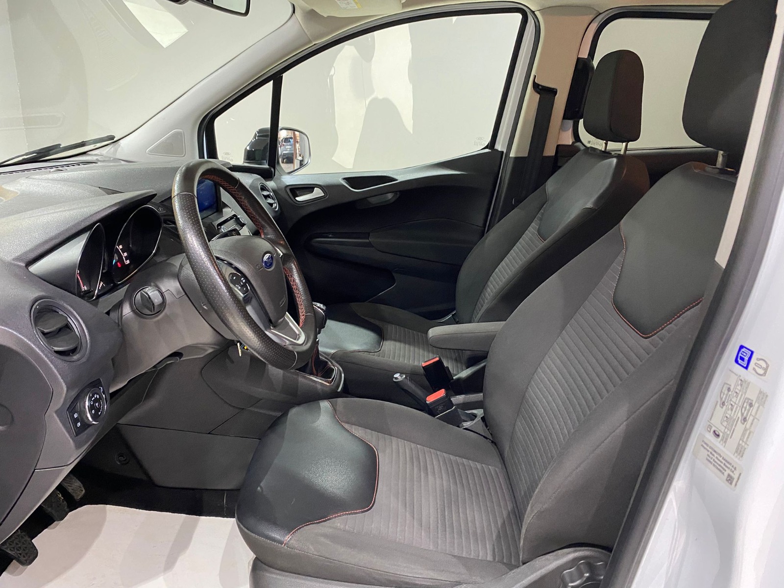 2022 Dizel Manuel Ford Tourneo Courier Beyaz Gürel Tasarım Aksesuar Otomotiv San. Tic. Ltd. Şti.