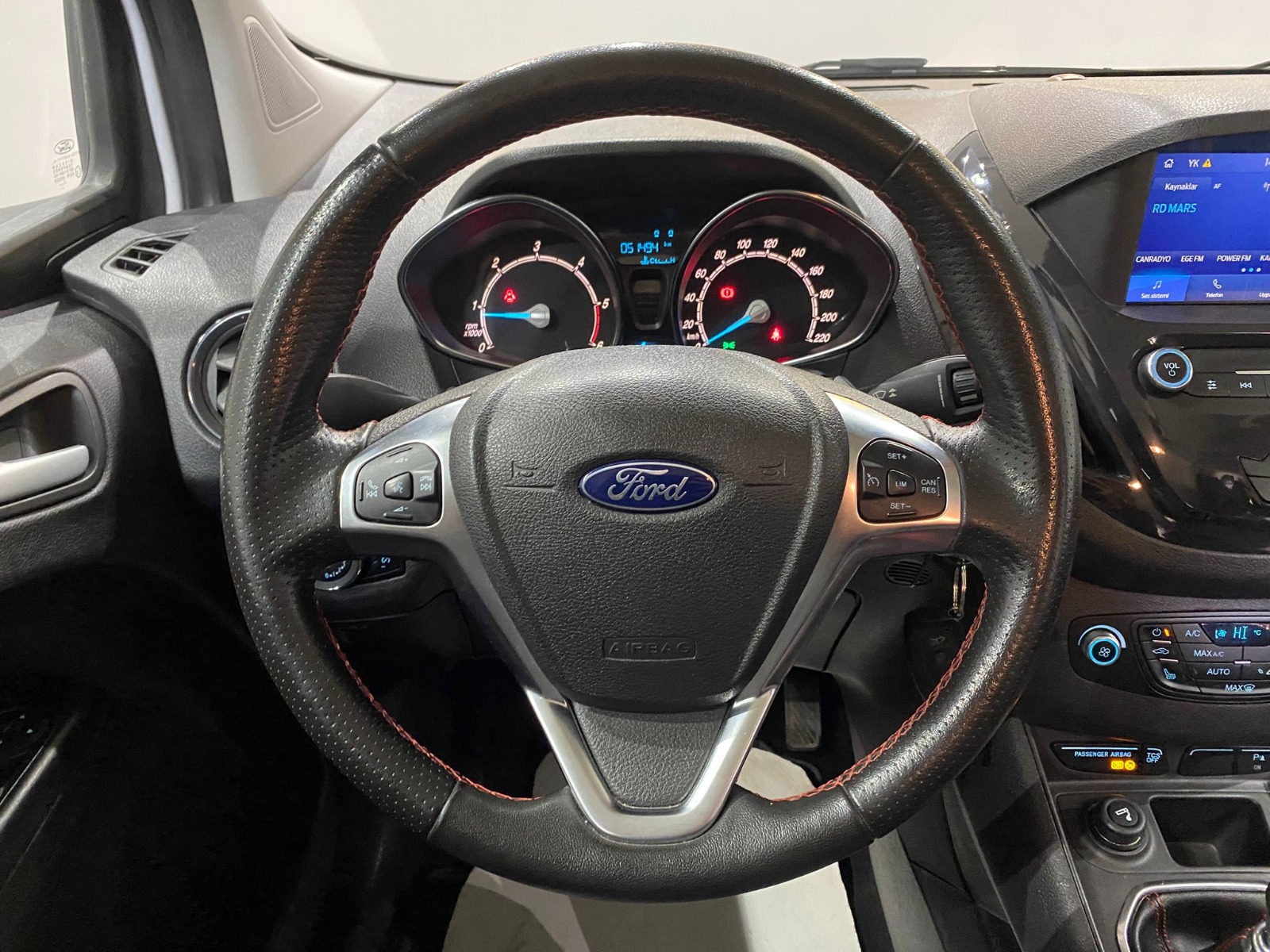 2022 Dizel Manuel Ford Tourneo Courier Beyaz Gürel Tasarım Aksesuar Otomotiv San. Tic. Ltd. Şti.