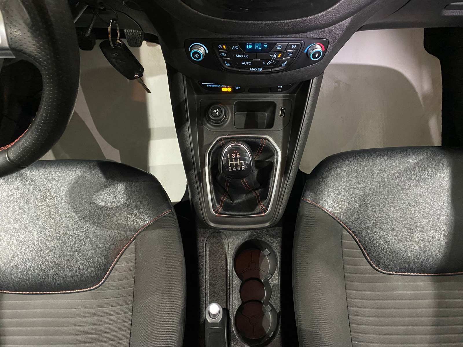 2022 Dizel Manuel Ford Tourneo Courier Beyaz Gürel Tasarım Aksesuar Otomotiv San. Tic. Ltd. Şti.