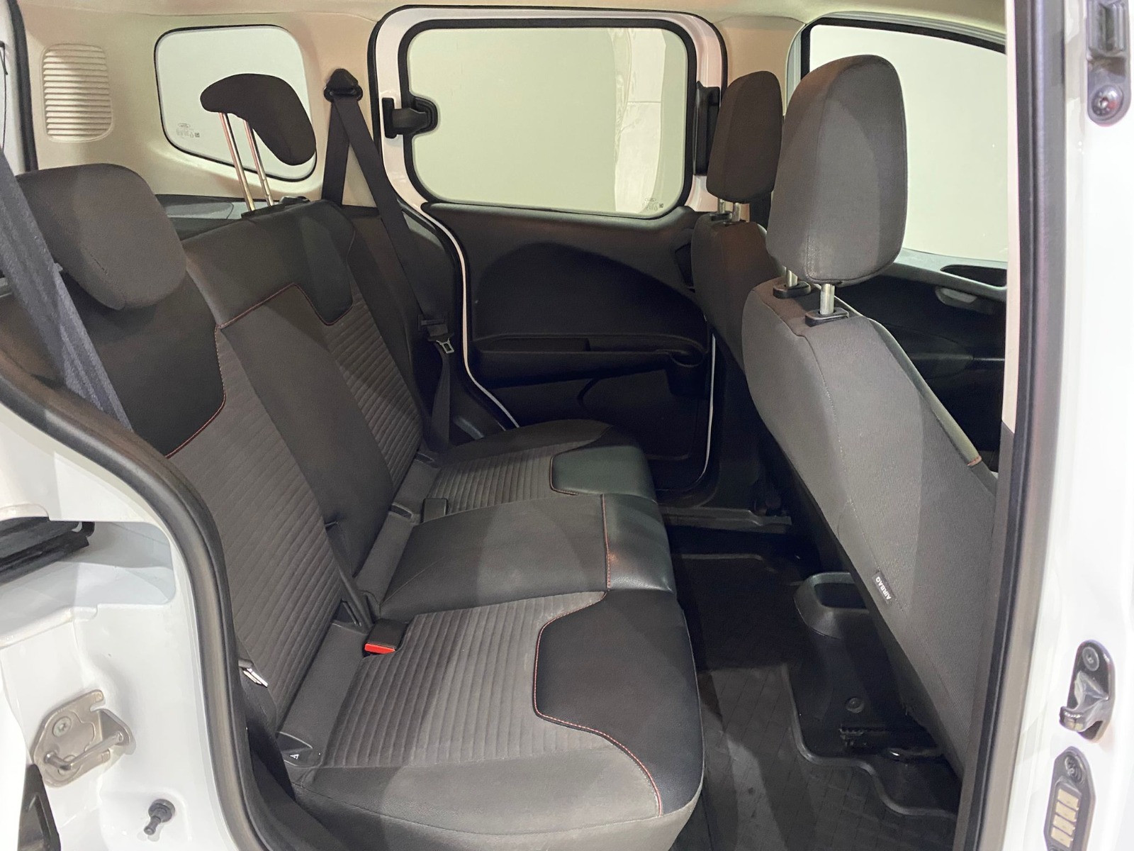 2022 Dizel Manuel Ford Tourneo Courier Beyaz Gürel Tasarım Aksesuar Otomotiv San. Tic. Ltd. Şti.