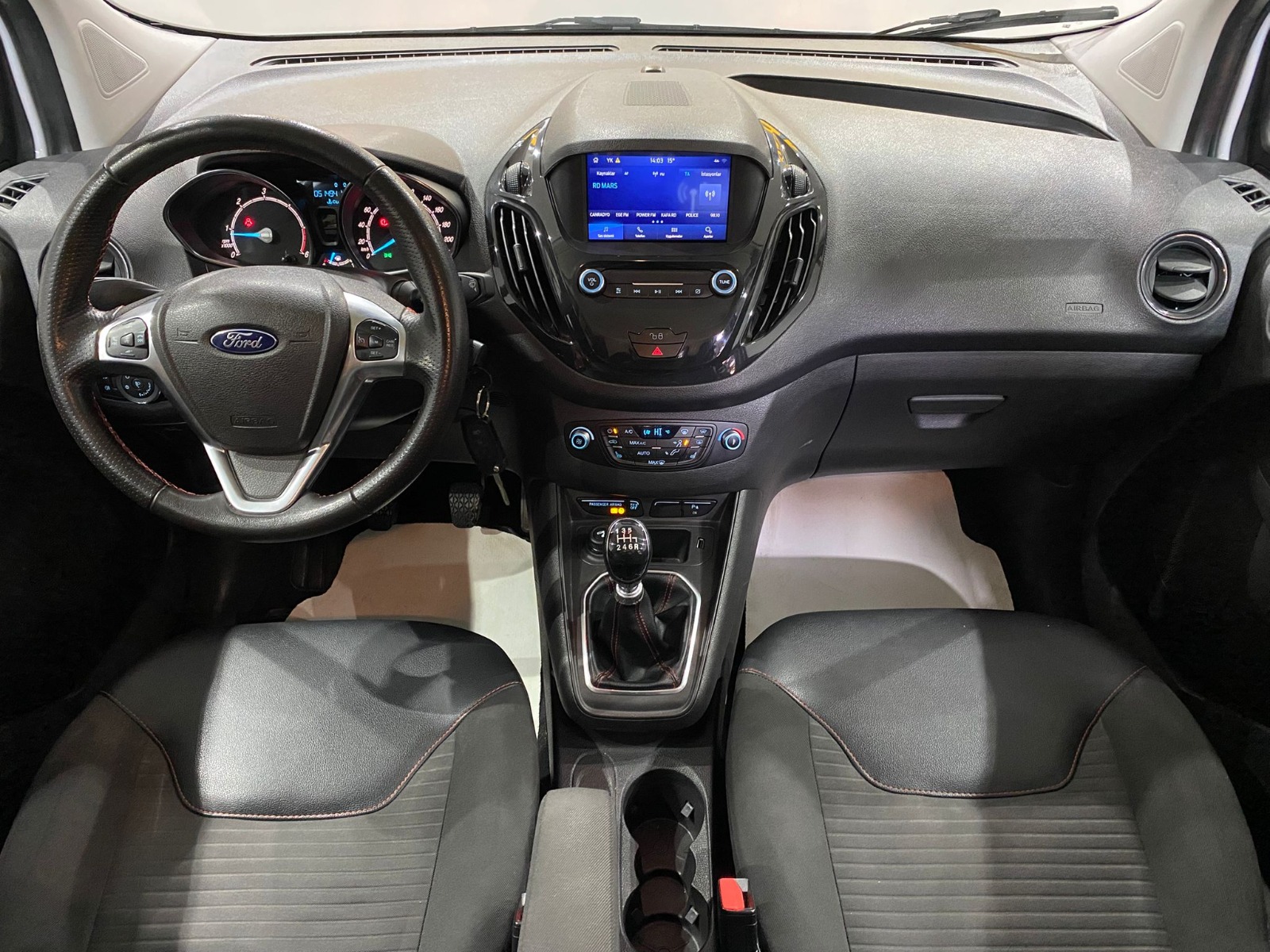 2022 Dizel Manuel Ford Tourneo Courier Beyaz Gürel Tasarım Aksesuar Otomotiv San. Tic. Ltd. Şti.