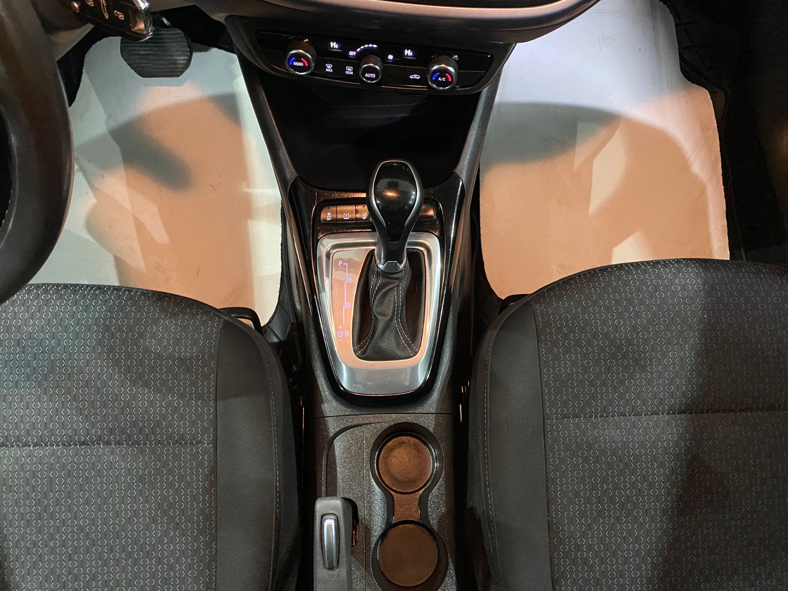 2023 Benzin Otomatik Opel Crossland Beyaz Gürel Tasarım Aksesuar Otomotiv San. Tic. Ltd. Şti.