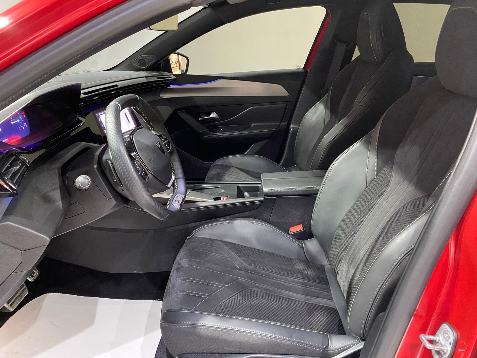 2023 Benzin Otomatik Peugeot 308 Kırmızı Gürel Tasarım Aksesuar Otomotiv San. Tic. Ltd. Şti.