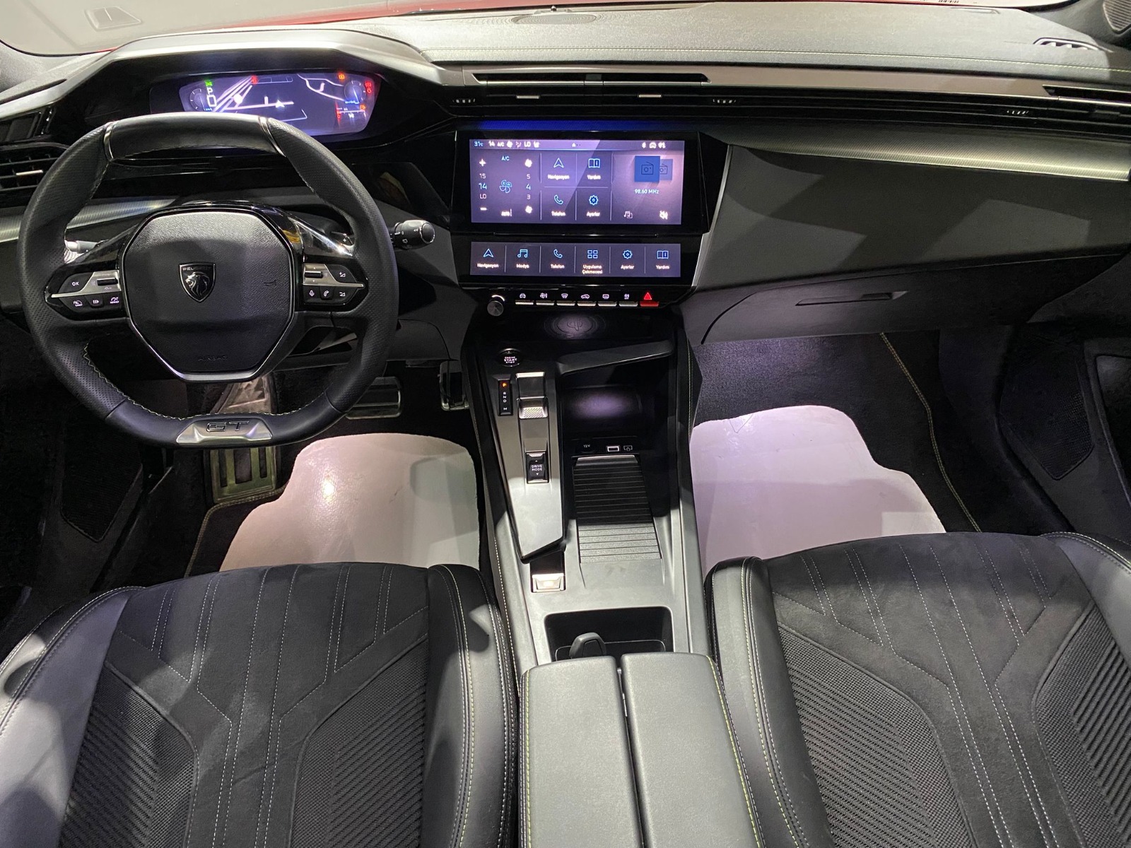 2023 Benzin Otomatik Peugeot 308 Kırmızı Gürel Tasarım Aksesuar Otomotiv San. Tic. Ltd. Şti.