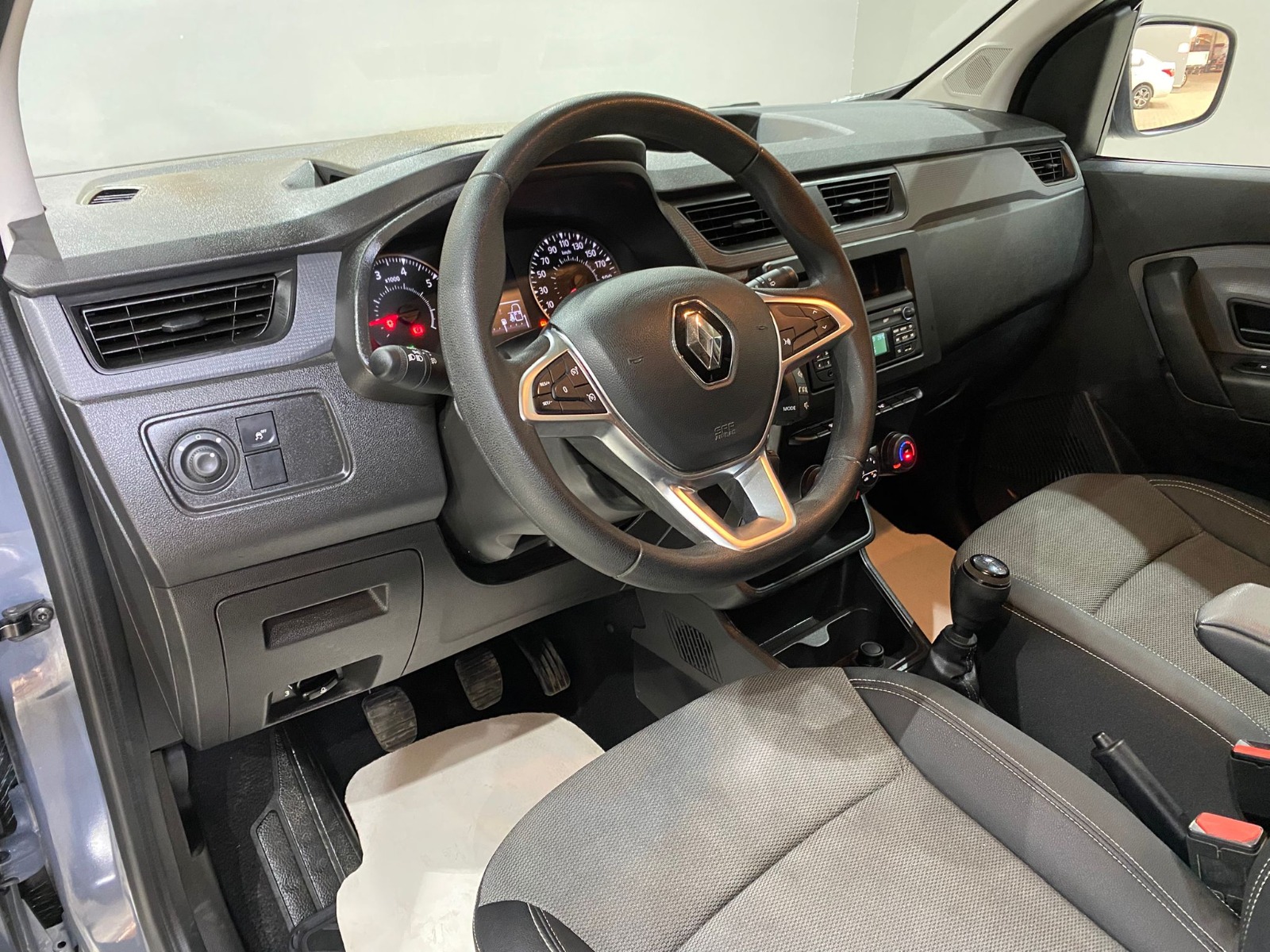 2024 Dizel Manuel Renault Express Gri Gürel Tasarım Aksesuar Otomotiv San. Tic. Ltd. Şti.