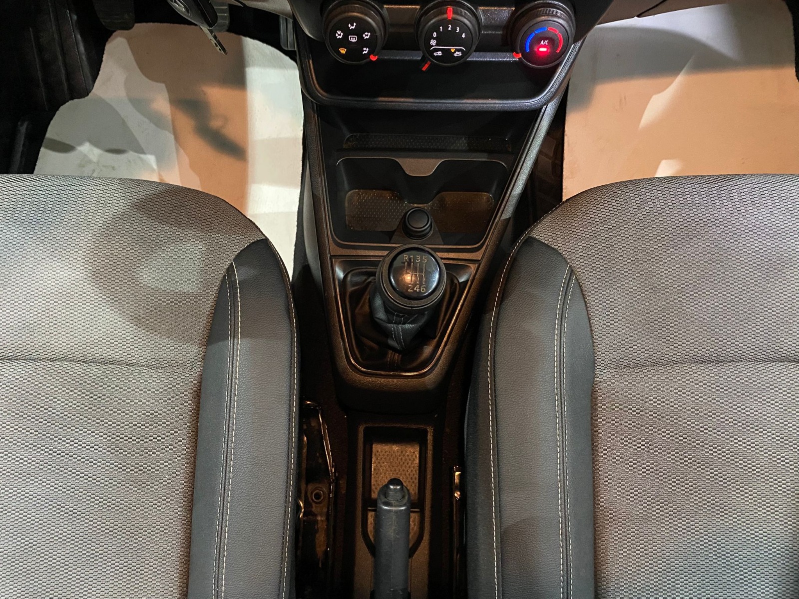 2024 Dizel Manuel Renault Express Gri Gürel Tasarım Aksesuar Otomotiv San. Tic. Ltd. Şti.