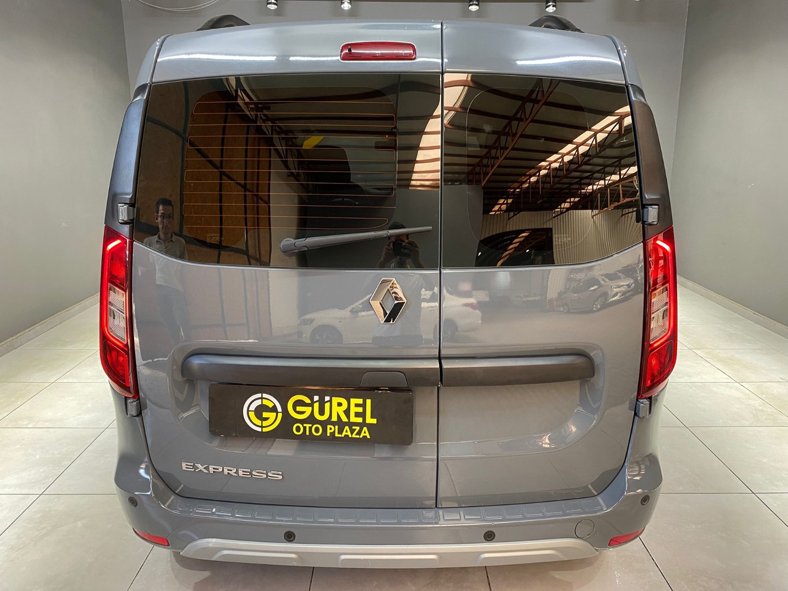 2024 Dizel Manuel Renault Express Gri Gürel Tasarım Aksesuar Otomotiv San. Tic. Ltd. Şti.