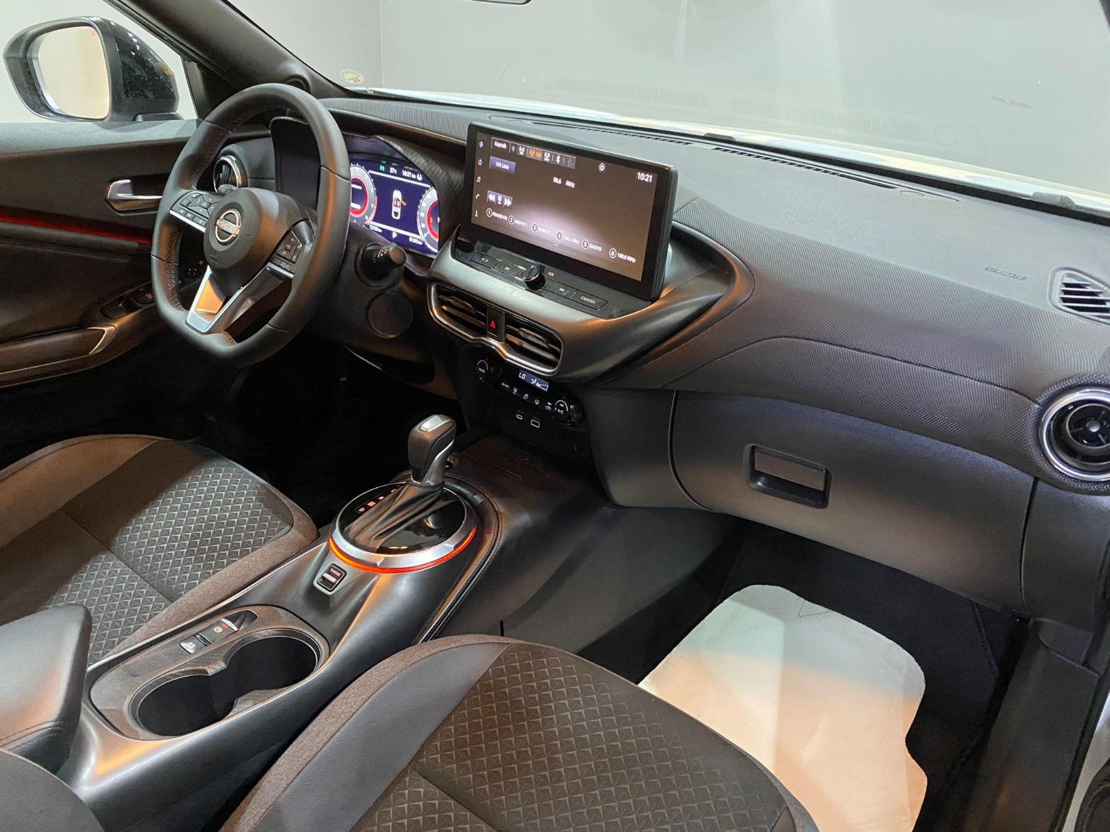 2024 Benzin Otomatik Nissan Juke Beyaz Gürel Tasarım Aksesuar Otomotiv San. Tic. Ltd. Şti.