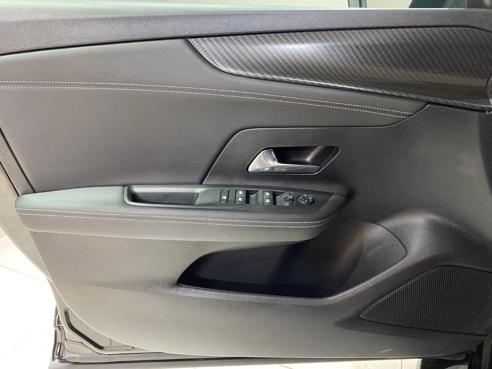 2023 Benzin Otomatik Opel Mokka Siyah Gürel Tasarım Aksesuar Otomotiv San. Tic. Ltd. Şti.