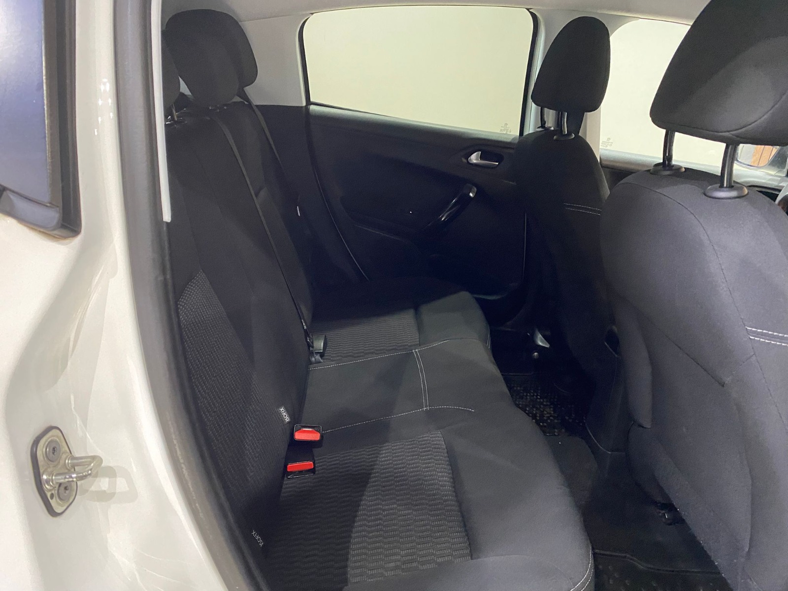 2017 Benzin Otomatik Peugeot 208 Beyaz Gürel Tasarım Aksesuar Otomotiv San. Tic. Ltd. Şti.