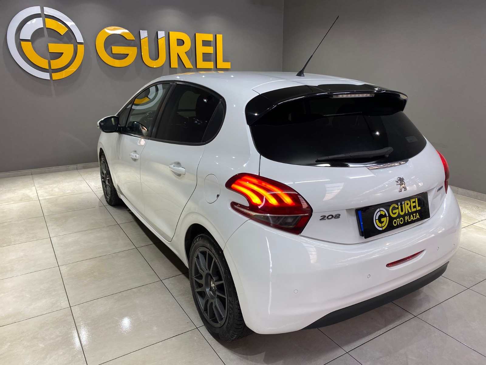 2017 Benzin Otomatik Peugeot 208 Beyaz Gürel Tasarım Aksesuar Otomotiv San. Tic. Ltd. Şti.