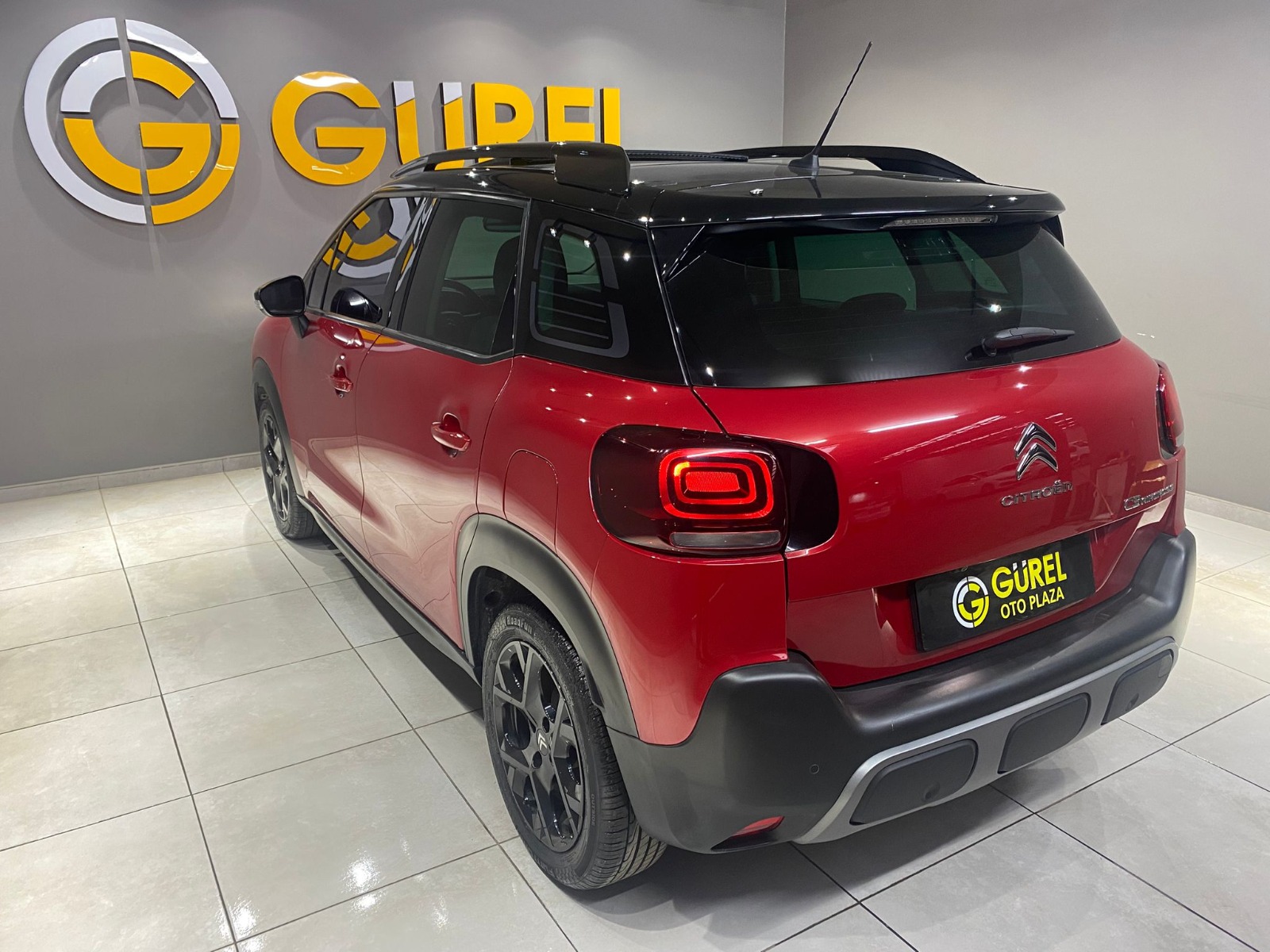 TaksitliOto.Net | 2.El Citroen C3 AirCross SUV 1.2 PureTech S&S Shine Çift Renk EAT6 | Otomatik & Benzin | Kırmızı | İzmir.2el 2023 Benzin Otomatik Citroen C3 AirCross Kırmızı Gürel Tasarım Aksesuar Otomotiv San. Tic. Ltd. Şti.