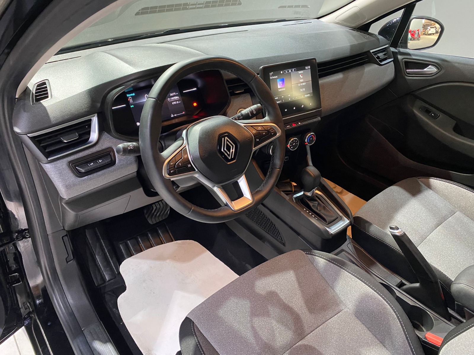 2024 Benzin Otomatik Renault Clio Siyah Gürel Tasarım Aksesuar Otomotiv San. Tic. Ltd. Şti.